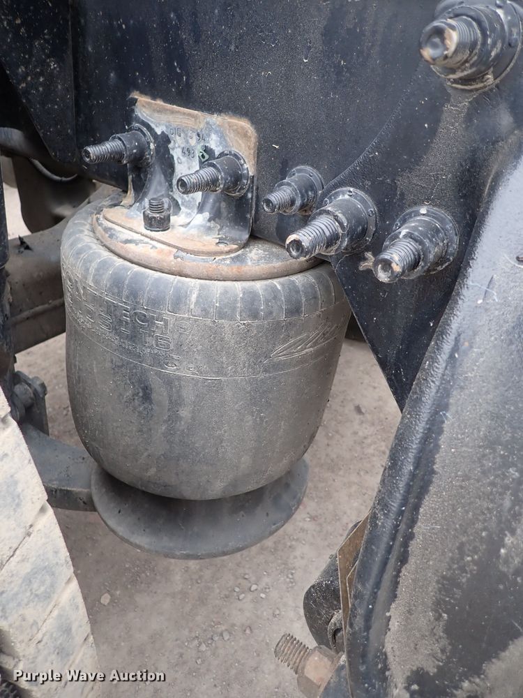 image for item DJ5542 2014 Freightliner Cascadia  semi truck