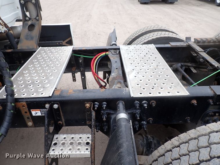 image for item DJ5542 2014 Freightliner Cascadia  semi truck