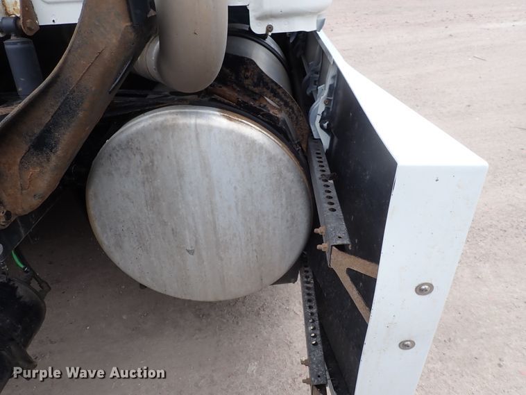 image for item DJ5542 2014 Freightliner Cascadia  semi truck