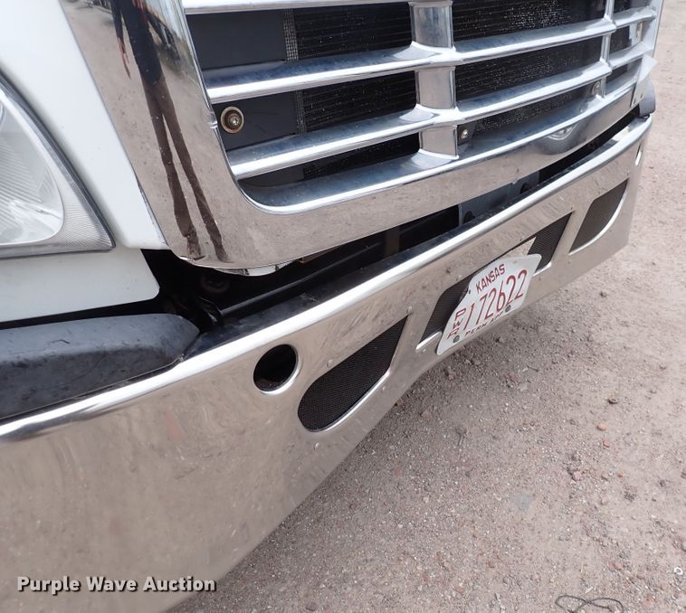 image for item DJ5542 2014 Freightliner Cascadia  semi truck