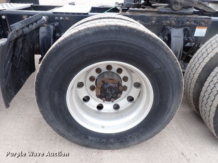 image for item DJ5542 2014 Freightliner Cascadia  semi truck