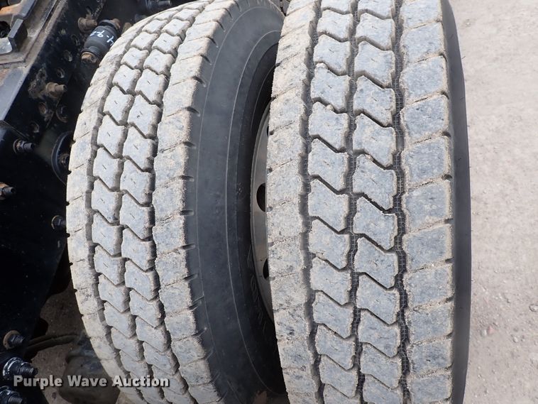 image for item DJ5542 2014 Freightliner Cascadia  semi truck