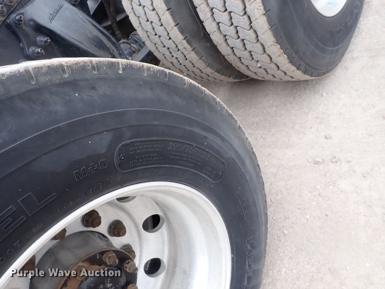 image for item DJ5542 2014 Freightliner Cascadia  semi truck