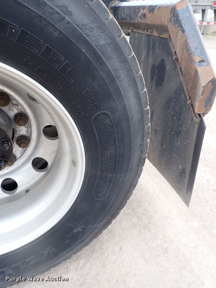 image for item DJ5542 2014 Freightliner Cascadia  semi truck