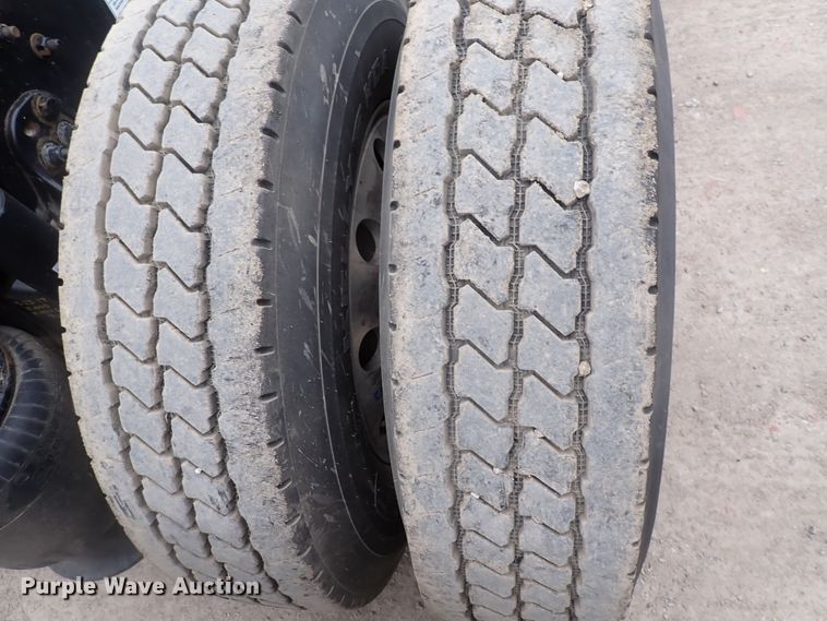 image for item DJ5542 2014 Freightliner Cascadia  semi truck