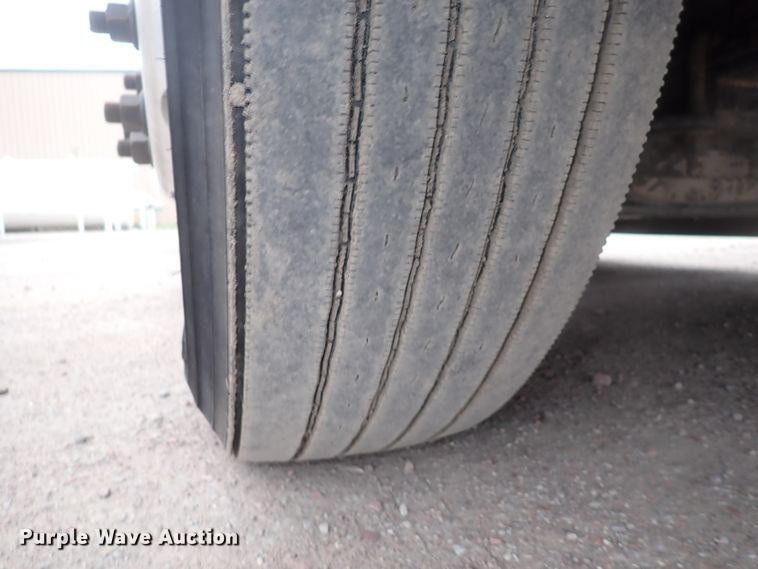 image for item DJ5542 2014 Freightliner Cascadia  semi truck