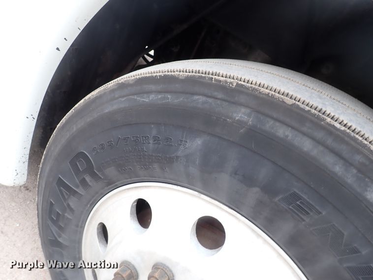 image for item DJ5542 2014 Freightliner Cascadia  semi truck