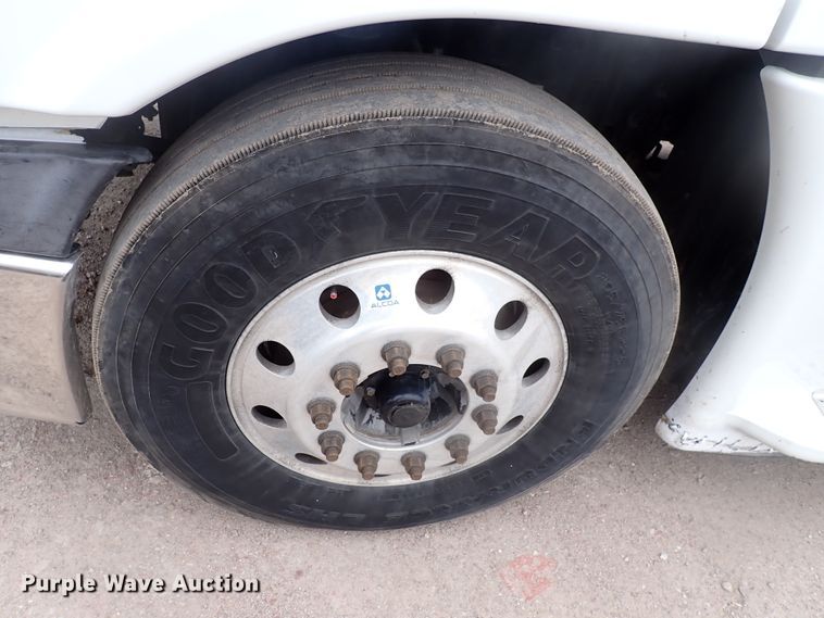 image for item DJ5542 2014 Freightliner Cascadia  semi truck