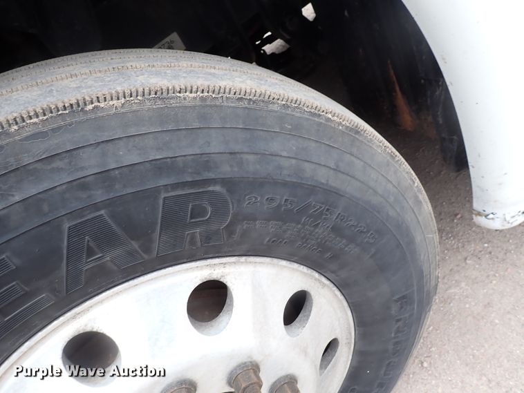 image for item DJ5542 2014 Freightliner Cascadia  semi truck