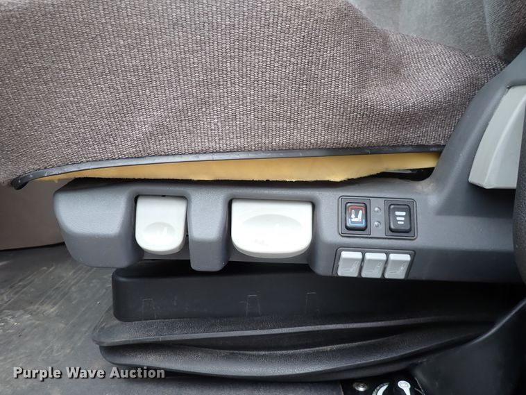 image for item DJ5542 2014 Freightliner Cascadia  semi truck