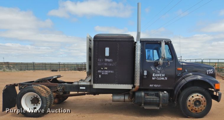 image for item DJ8438 1996 International 4700  semi truck