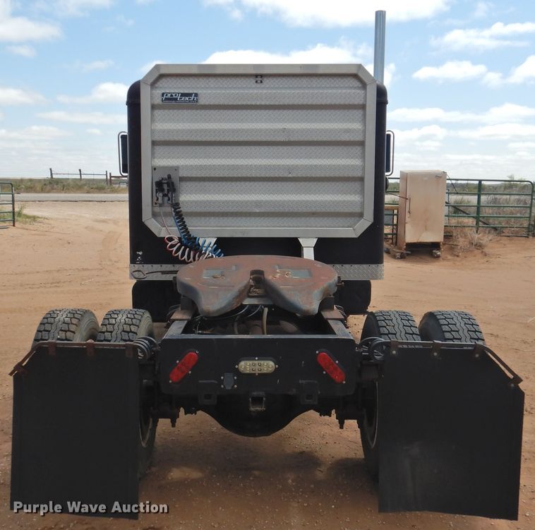 image for item DJ8438 1996 International 4700  semi truck