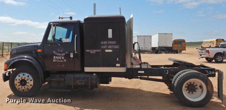 image for item DJ8438 1996 International 4700  semi truck