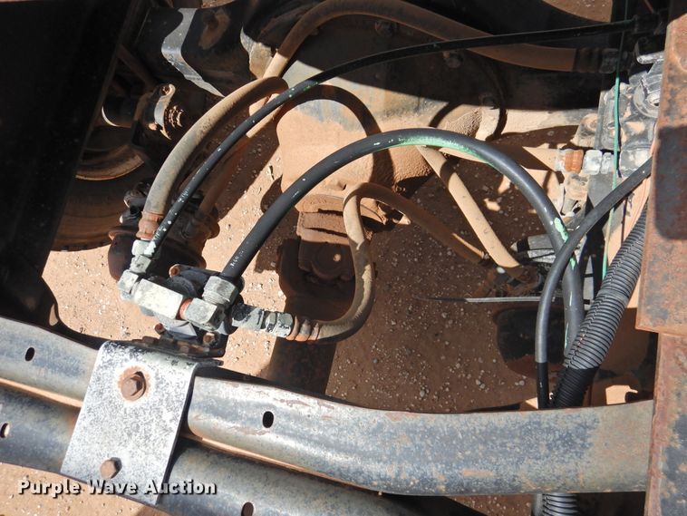 image for item DJ8438 1996 International 4700  semi truck