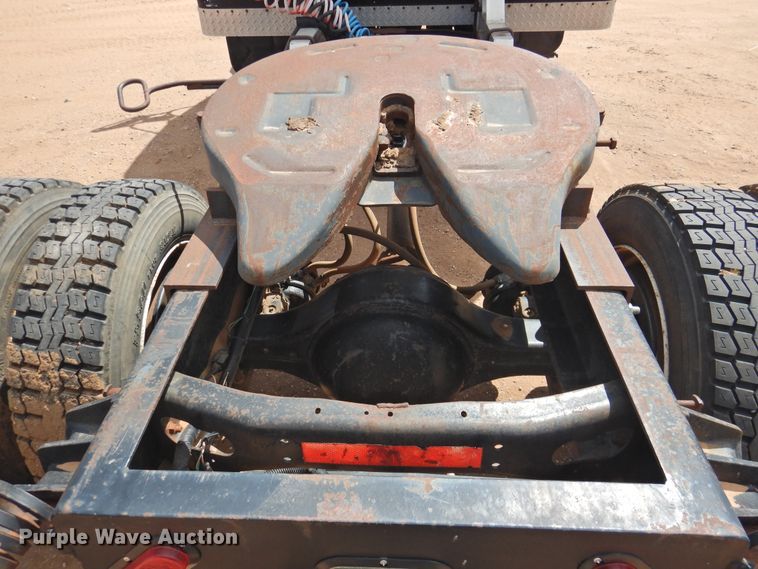 image for item DJ8438 1996 International 4700  semi truck