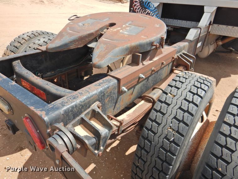 image for item DJ8438 1996 International 4700  semi truck