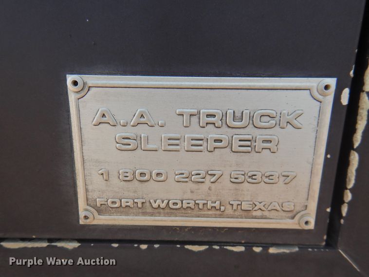 image for item DJ8438 1996 International 4700  semi truck