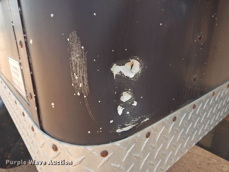 image for item DJ8438 1996 International 4700  semi truck