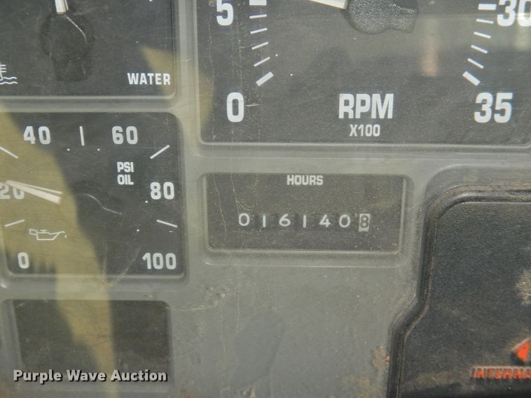 image for item DJ8438 1996 International 4700  semi truck