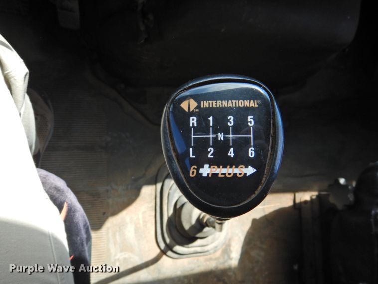 image for item DJ8438 1996 International 4700  semi truck