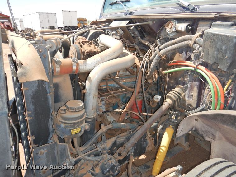 image for item DJ8438 1996 International 4700  semi truck