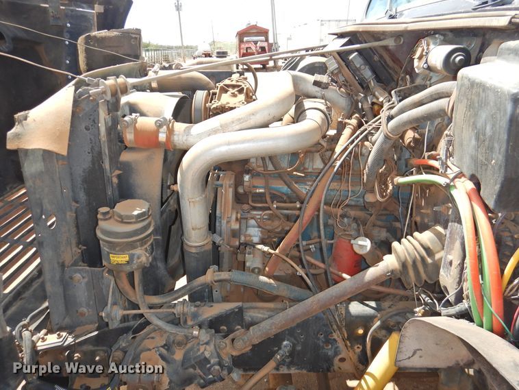 image for item DJ8438 1996 International 4700  semi truck