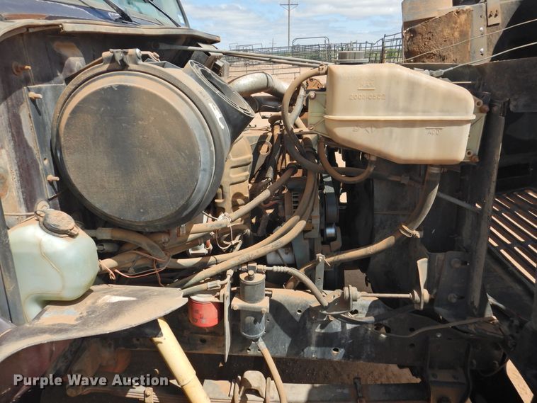 image for item DJ8438 1996 International 4700  semi truck