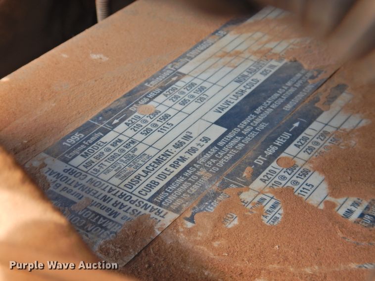 image for item DJ8438 1996 International 4700  semi truck