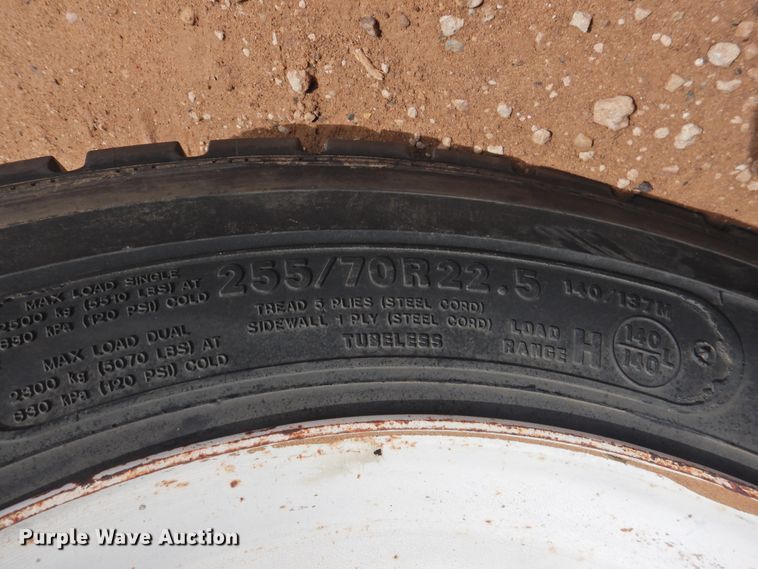 image for item DJ8438 1996 International 4700  semi truck