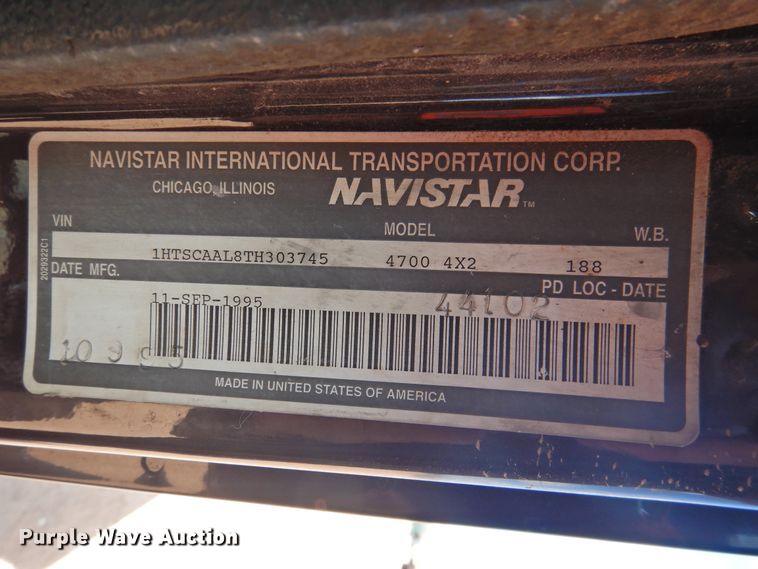 image for item DJ8438 1996 International 4700  semi truck