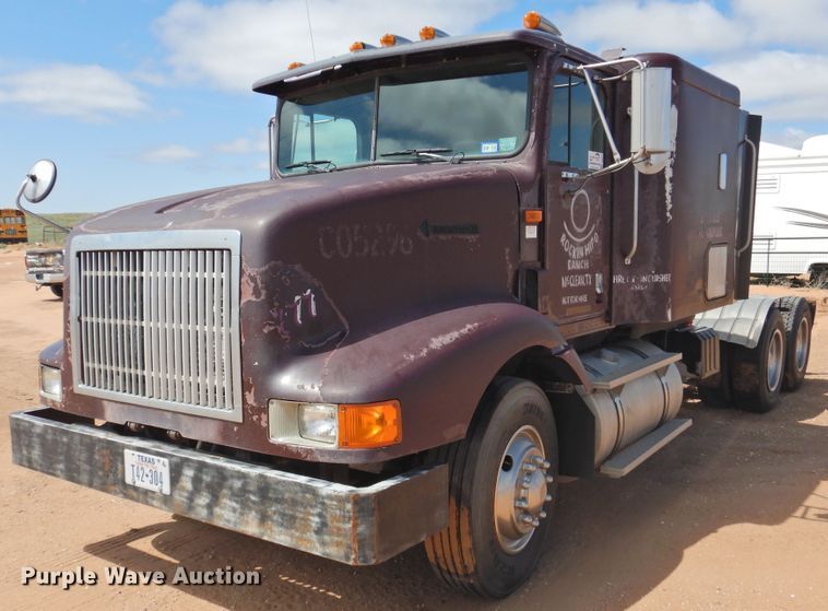 image for item DJ8439 1995 International 9200  semi truck