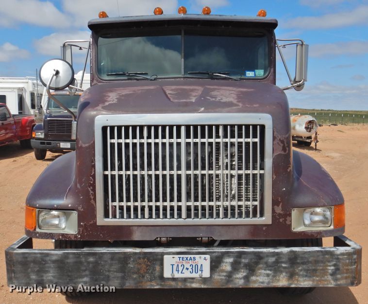 image for item DJ8439 1995 International 9200  semi truck