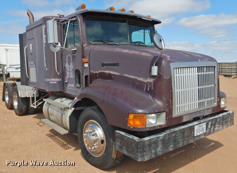 image for item DJ8439 1995 International 9200  semi truck