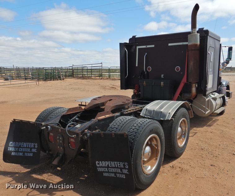 image for item DJ8439 1995 International 9200  semi truck