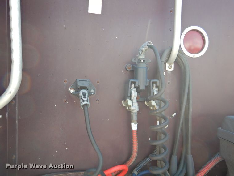 image for item DJ8439 1995 International 9200  semi truck