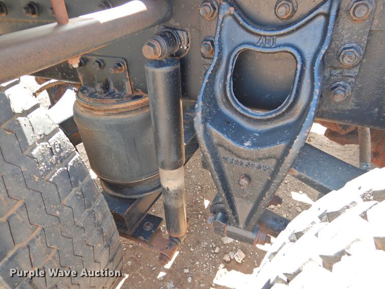 image for item DJ8439 1995 International 9200  semi truck