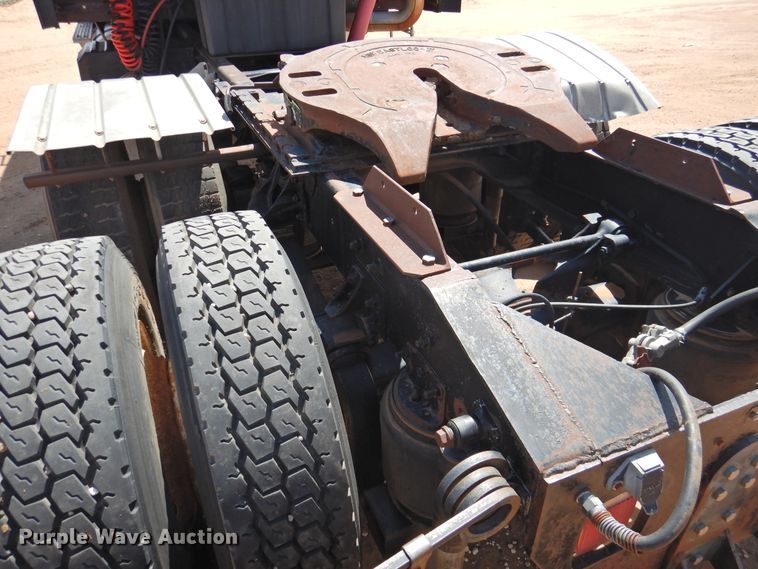 image for item DJ8439 1995 International 9200  semi truck