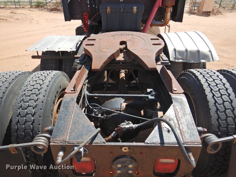 image for item DJ8439 1995 International 9200  semi truck