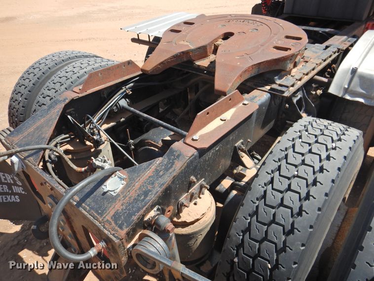 image for item DJ8439 1995 International 9200  semi truck