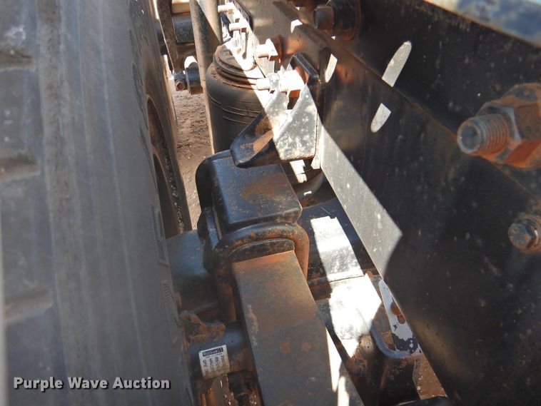 image for item DJ8439 1995 International 9200  semi truck