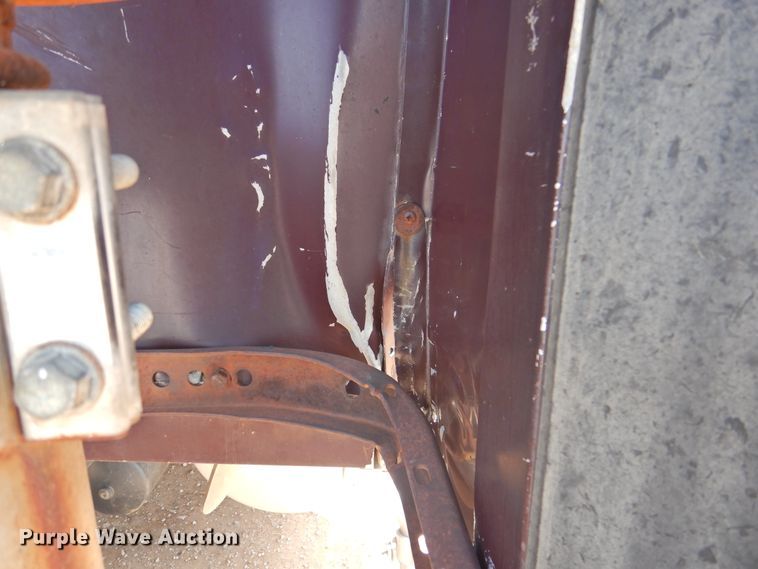 image for item DJ8439 1995 International 9200  semi truck