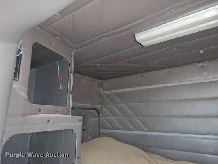 image for item DJ8439 1995 International 9200  semi truck