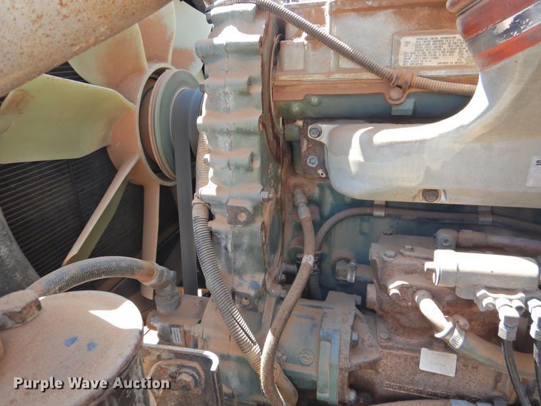 image for item DJ8439 1995 International 9200  semi truck