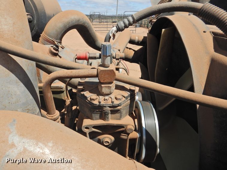 image for item DJ8439 1995 International 9200  semi truck