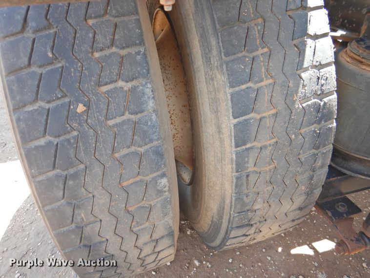 image for item DJ8439 1995 International 9200  semi truck