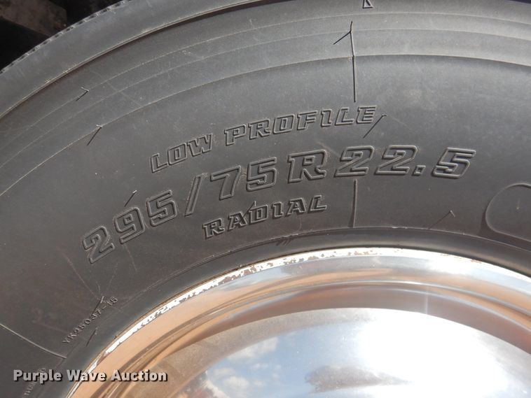 image for item DJ8439 1995 International 9200  semi truck