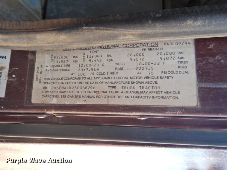 image for item DJ8439 1995 International 9200  semi truck