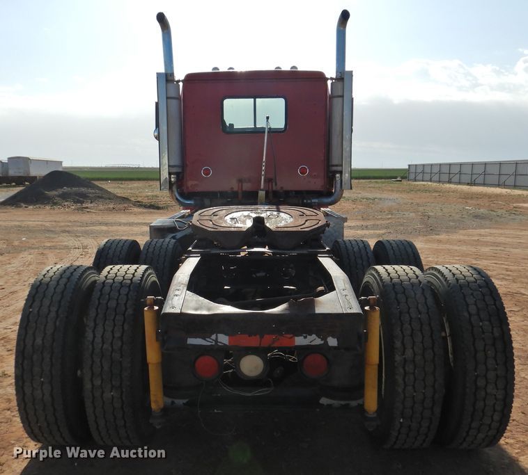 image for item DJ8470 2001 Western Star 4964FX  semi truck