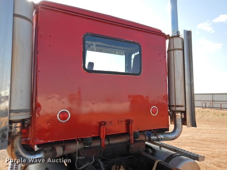 image for item DJ8470 2001 Western Star 4964FX  semi truck