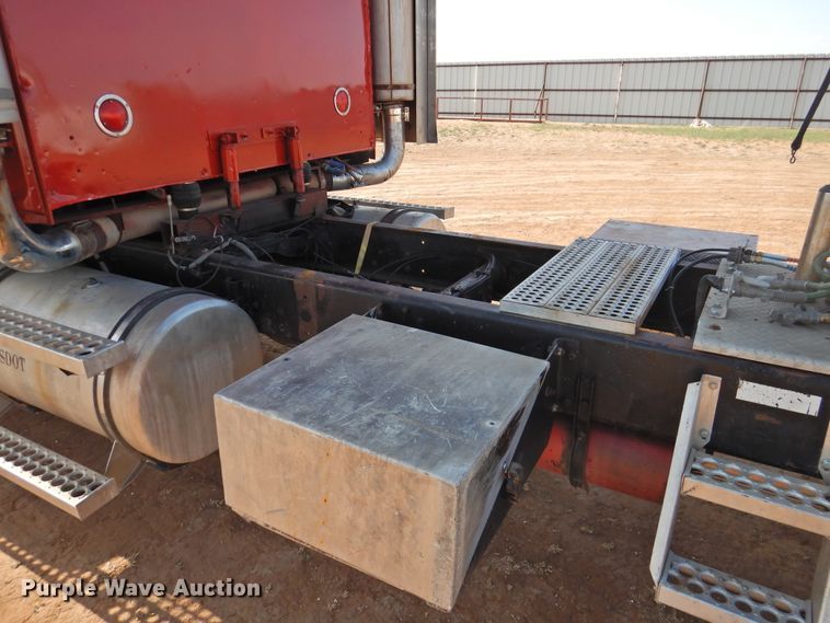 image for item DJ8470 2001 Western Star 4964FX  semi truck